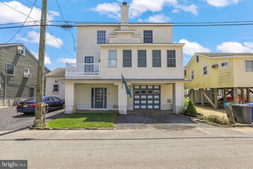 Welcome to 11 Avenue D, Manahawkin, NJ & a coastal retreat - Beach Home for sale in Manahawkin, New Jersey on Beachhouse.com