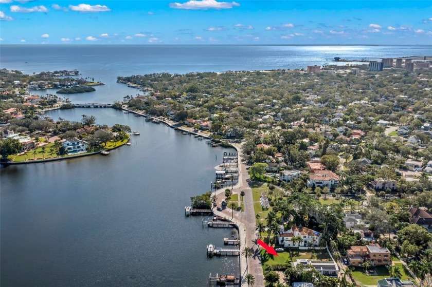 Charming WATERFRONT LOT in GRANADA TERRACE HISTORIC DISTRICT, St - Beach Lot for sale in St. Petersburg, Florida on Beachhouse.com