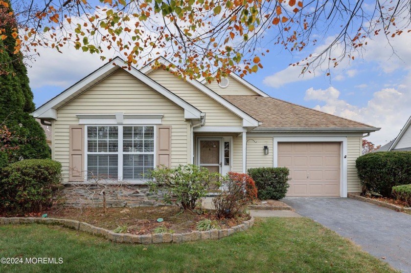 Newly Renovated Ashford Model with Sunroom. New kitchens and - Beach Home for sale in Toms River, New Jersey on Beachhouse.com