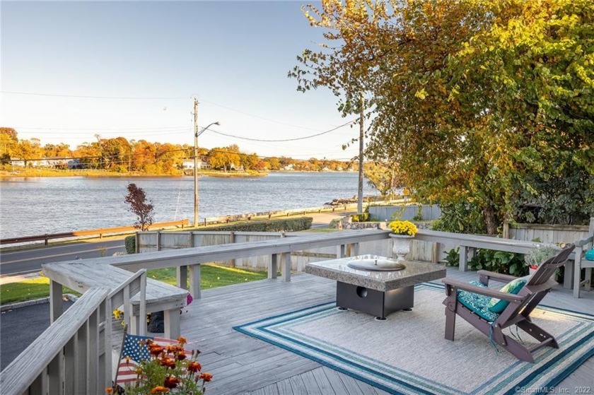 Beautiful & spacious contemporary waterfront home w/guest house - Beach Home for sale in Stamford, Connecticut on Beachhouse.com