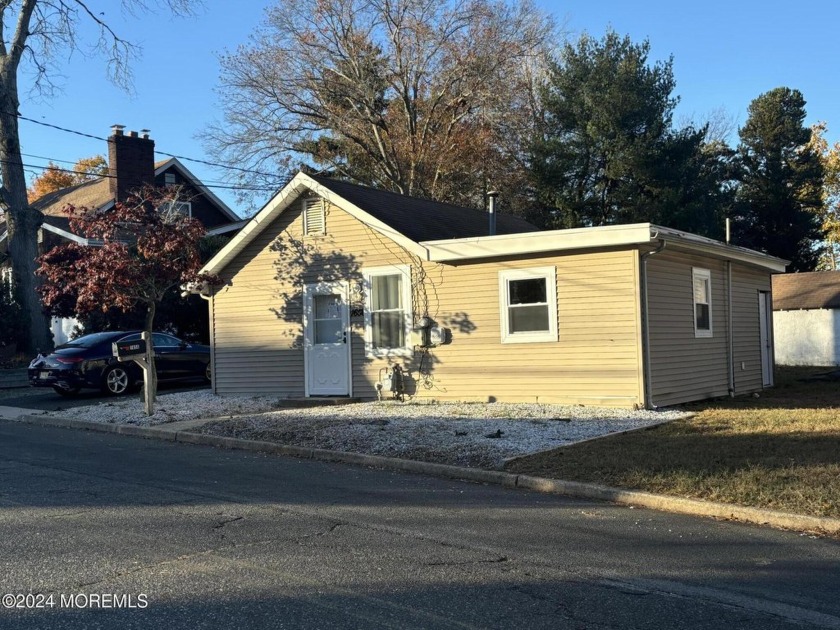 This adorable two-bedroom home is incredibly affordable and only - Beach Home for sale in Toms River, New Jersey on Beachhouse.com