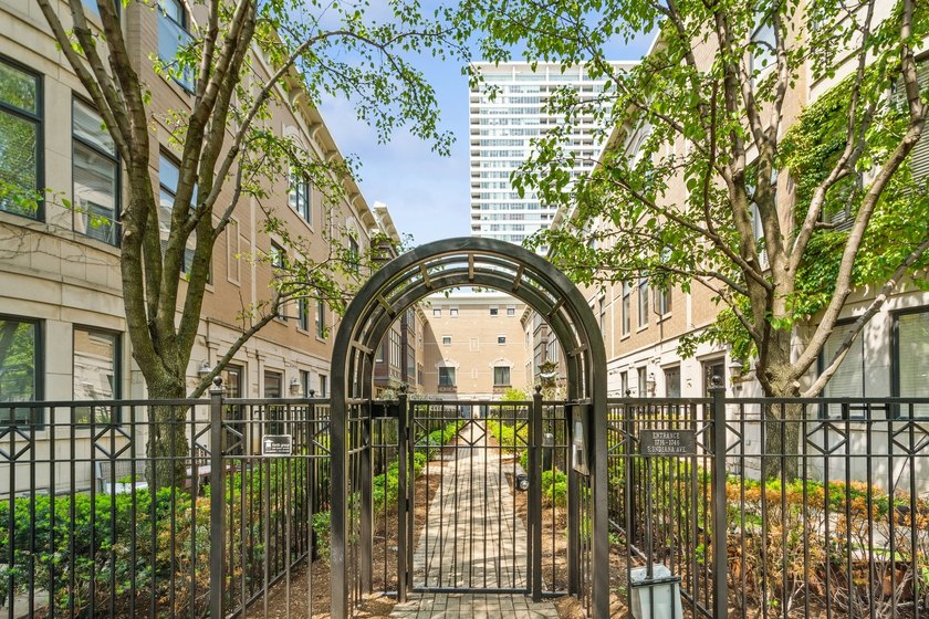 Desirable Kensington Park townhome featuring three bedrooms - Beach Townhome/Townhouse for sale in Chicago, Illinois on Beachhouse.com