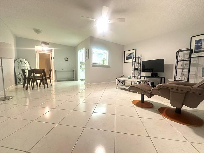 Welcome home to this clean & bright 1 bedroom, 1.5 bath condo - Beach Condo for sale in Deerfield Beach, Florida on Beachhouse.com