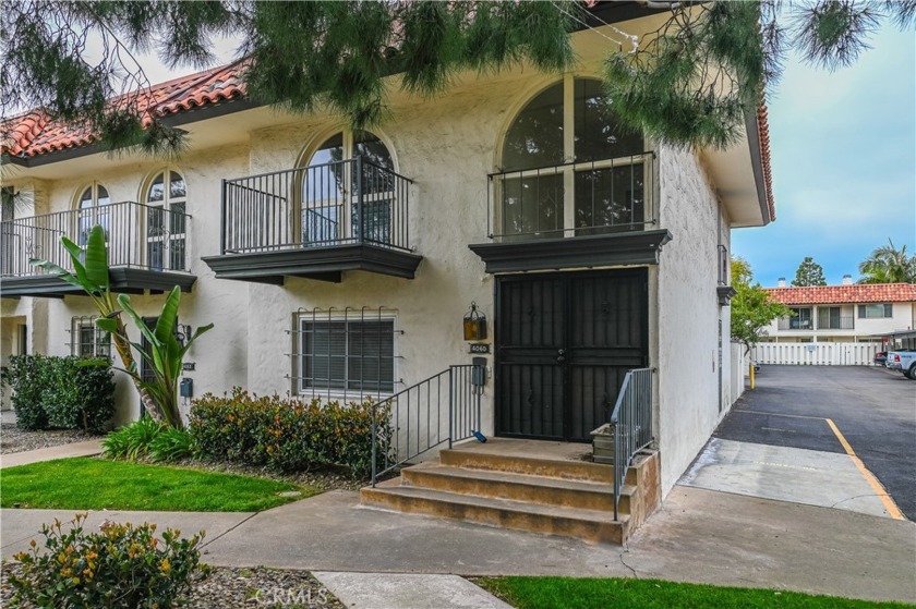 This is the opportunity you've been waiting for. A wonderful end - Beach Townhome/Townhouse for sale in San Diego, California on Beachhouse.com