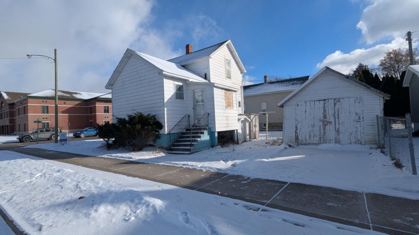 Looking for your next Spring project? Unlock the charm of this - Beach Home for sale in Alpena, Michigan on Beachhouse.com