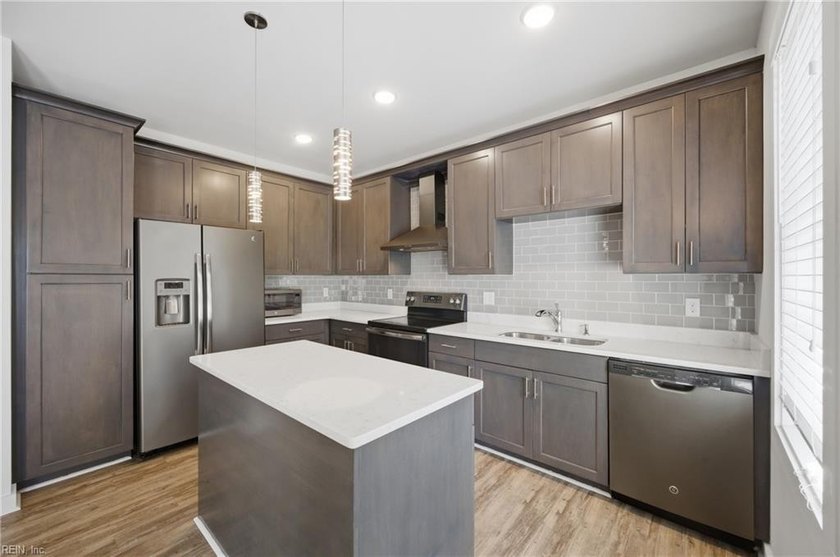 Top-floor end unit 2BR/2BA condo in the heart of East Beach - Beach Condo for sale in Norfolk, Virginia on Beachhouse.com