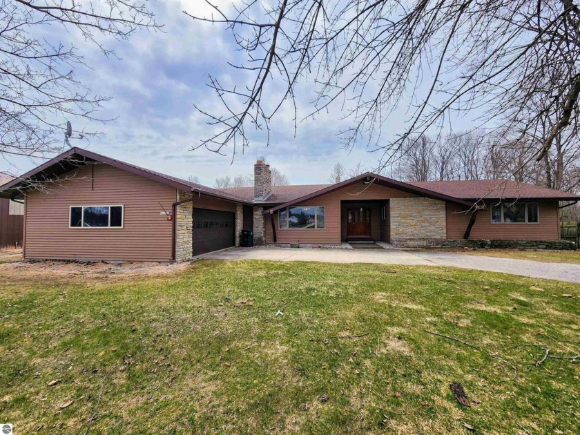 Experience the best of Michigan's beautiful Upper Peninsula with - Beach Home for sale in Naubinway, Michigan on Beachhouse.com