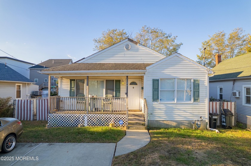 Charming Bayside Ranch - Perfect for Beach & Fishing Lovers! - Beach Home for sale in Keansburg, New Jersey on Beachhouse.com