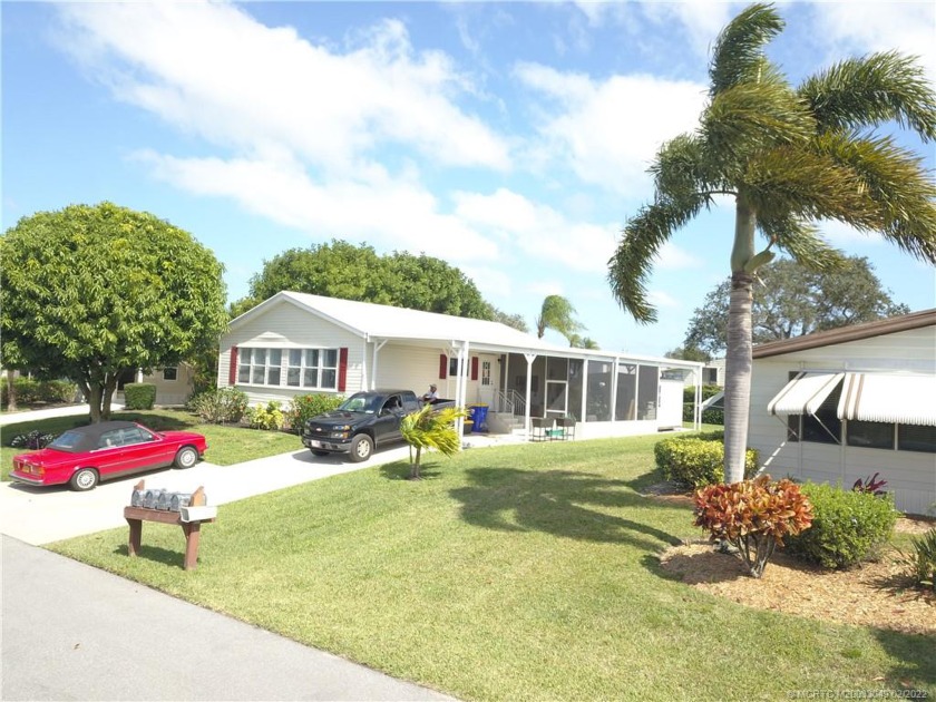Built in 2005 This 2/2 Manufactured home is light and bright - Beach Home for sale in Hobe Sound, Florida on Beachhouse.com