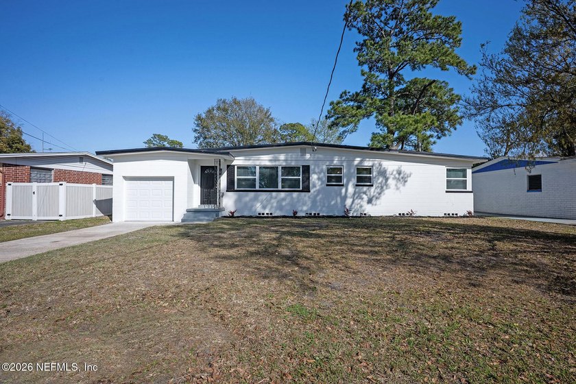 **HUGE LOT**FENCED BACKYARD**REMODELED** Welcome to this - Beach Home for sale in Jacksonville, Florida on Beachhouse.com
