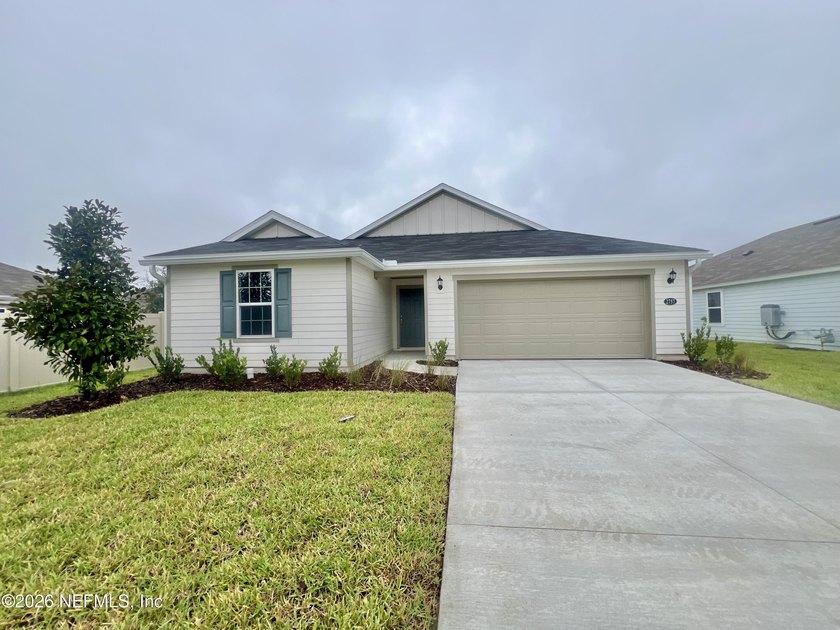 This pond view home features 3 bedrooms, 2 bath and a 2 car - Beach Home for sale in Green Cove Springs, Florida on Beachhouse.com