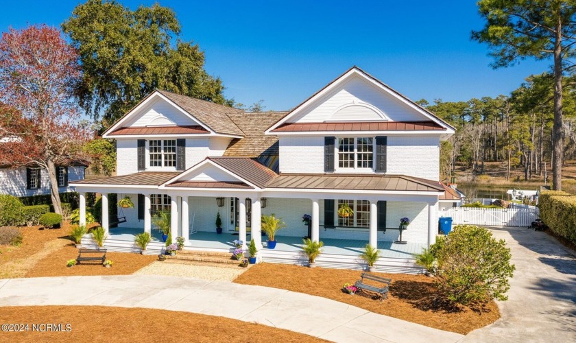 This beautiful newly renovated custom home with incredible - Beach Home for sale in Morehead City, North Carolina on Beachhouse.com