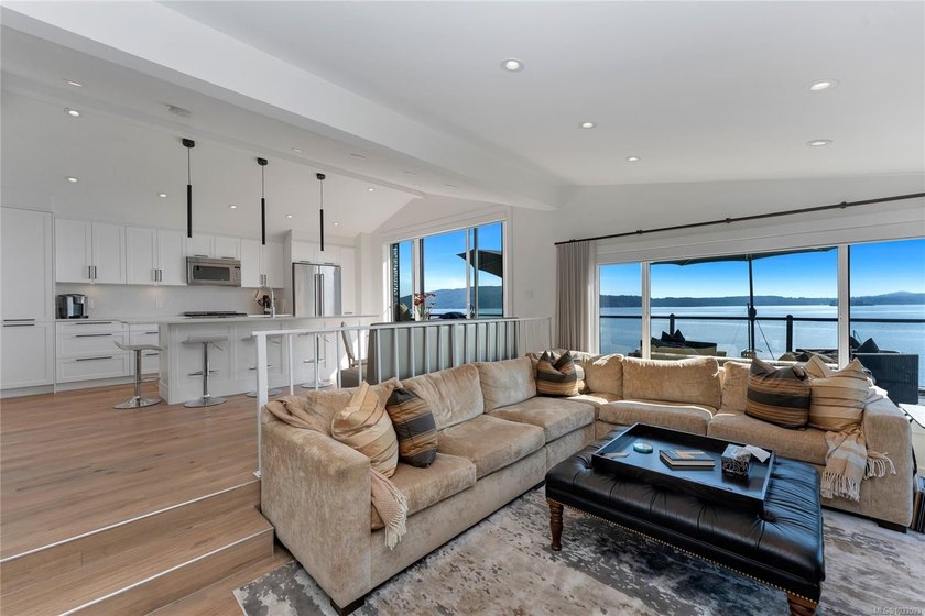 FOREIGN BUYERS WELCOME. NO GST, PTT, BC Spec Tax and other - Beach Home for sale in Mill Bay, British Columbia on Beachhouse.com