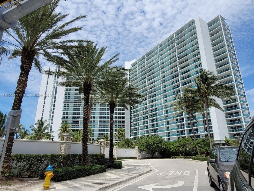 Remodeled and fully furnished condo unit featuring 2b/2b in - Beach Condo for sale in Sunny Isles Beach, Florida on Beachhouse.com