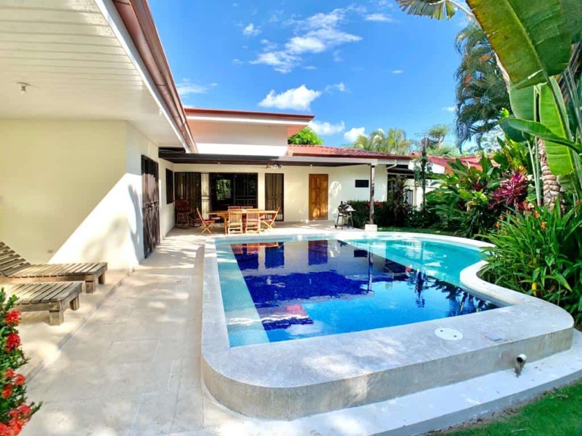 Private Lush Gem in heart of Jaco with Large - Beach Vacation Rentals in Jaco, Puntarenas on Beachhouse.com
