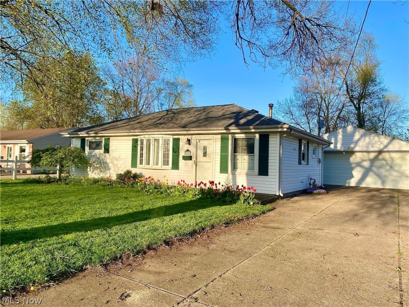This super cute 3 bedroom ranch is conveniently located close to - Beach Home for sale in Sandusky, Ohio on Beachhouse.com