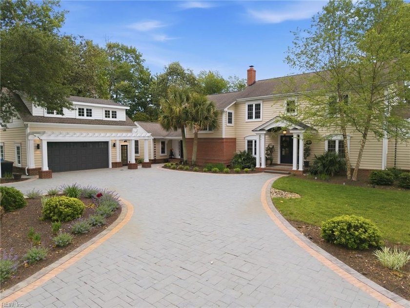 Luxury and comfort meet in this stunning home in an unbeatable - Beach Home for sale in Virginia Beach, Virginia on Beachhouse.com