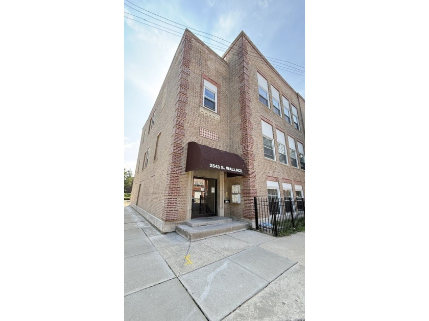 Welcome to this beautifully updated  two bedrooms and one - Beach Home for sale in Chicago, Illinois on Beachhouse.com