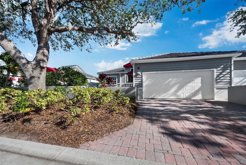 Experience the pinnacle of waterfront luxury in this - Beach Condo for sale in Longboat Key, Florida on Beachhouse.com