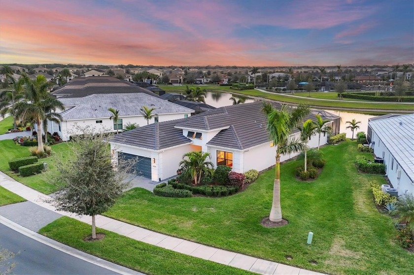 Pristinely upgraded and lightly lived in this gorgeous 3 bedroom - Beach Home for sale in Bradenton, Florida on Beachhouse.com