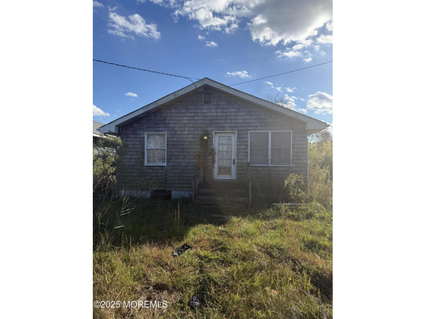 Opportunity abounds! The value is in the land situated on scenic - Beach Home for sale in Toms River, New Jersey on Beachhouse.com