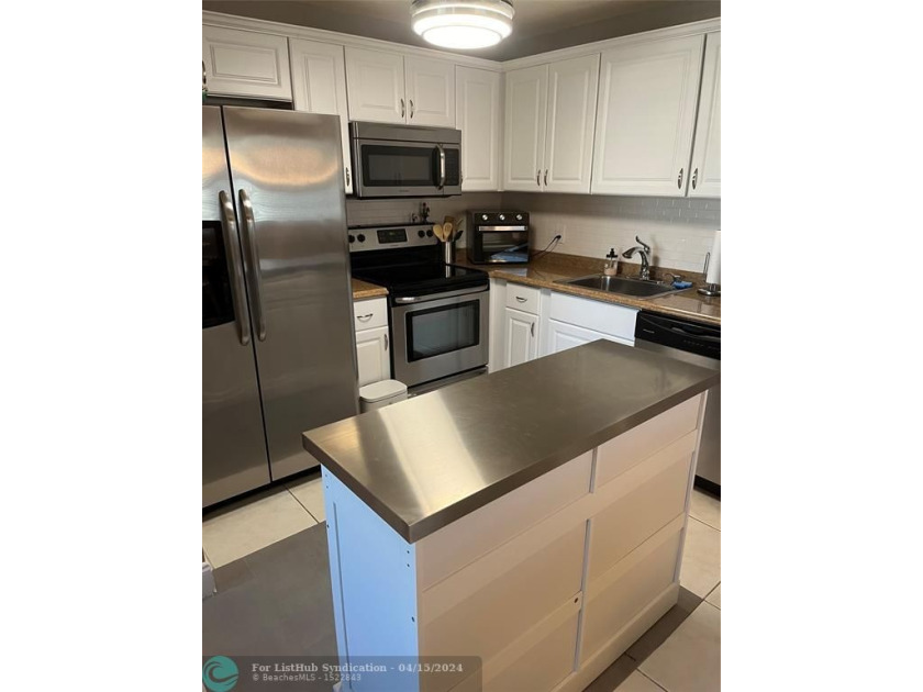 Come see this beautifully remodeled 1 bedroom and 1/2 bath in - Beach Condo for sale in Delray Beach, Florida on Beachhouse.com