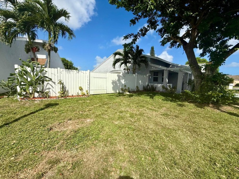 Highly desirable community in Boynton Beach! This amazing - Beach Home for sale in Boynton Beach, Florida on Beachhouse.com