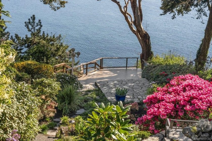 Perched majestic coastline, 309 King George Terrace offers a - Beach Home for sale in Oak Bay, British Columbia on Beachhouse.com