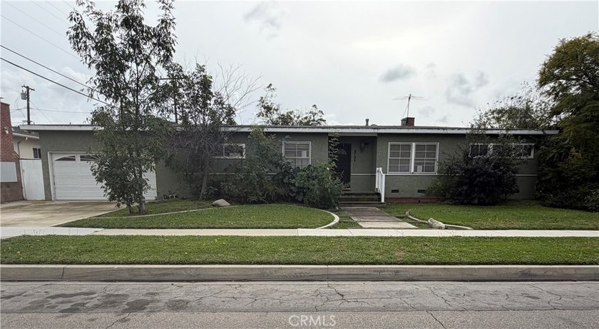 Welcome to 5704 E Killdee St, a delightful 3-bedroom, 1-bathroom - Beach Home for sale in Long Beach, California on Beachhouse.com