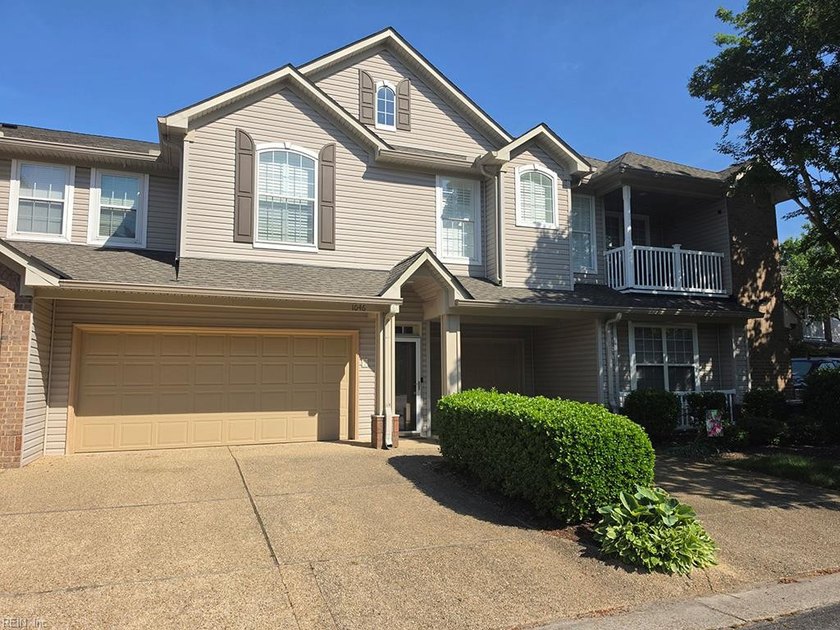 Meticulously maintained & updated end unit home w/one of the - Beach Townhome/Townhouse for sale in Virginia Beach, Virginia on Beachhouse.com