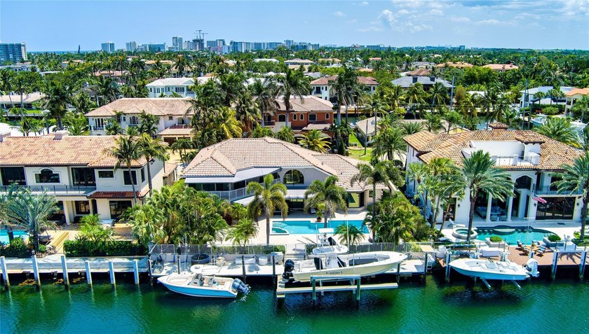 Remarkable Deepwater Estate sited on 100 of waterfrontage on the - Beach Home for sale in Lighthouse Point, Florida on Beachhouse.com