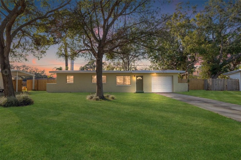 This charming home in Cross Bayou Estates in Seminole is a - Beach Home for sale in Seminole, Florida on Beachhouse.com