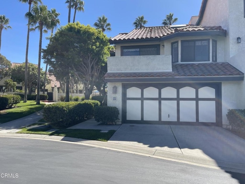 Welcome to this San Tropez townhome in the highly sought after - Beach Condo for sale in Oxnard, California on Beachhouse.com