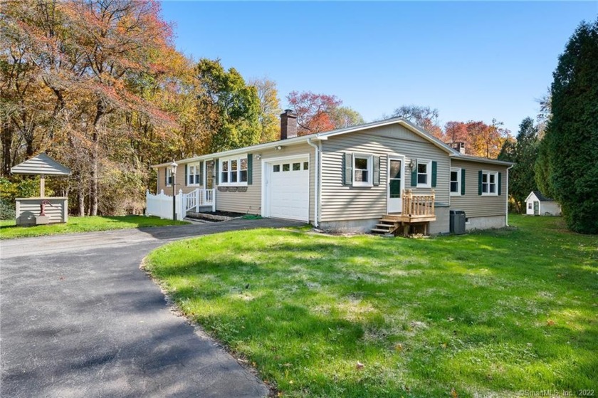 Fully updated and deceptively large L shaped Ranch with central - Beach Home for sale in Waterford, Connecticut on Beachhouse.com