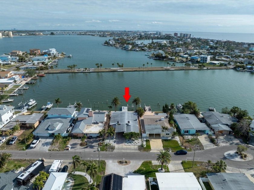 Don't miss your chance to own this fantastic waterfront home/lot - Beach Home for sale in Redington Beach, Florida on Beachhouse.com