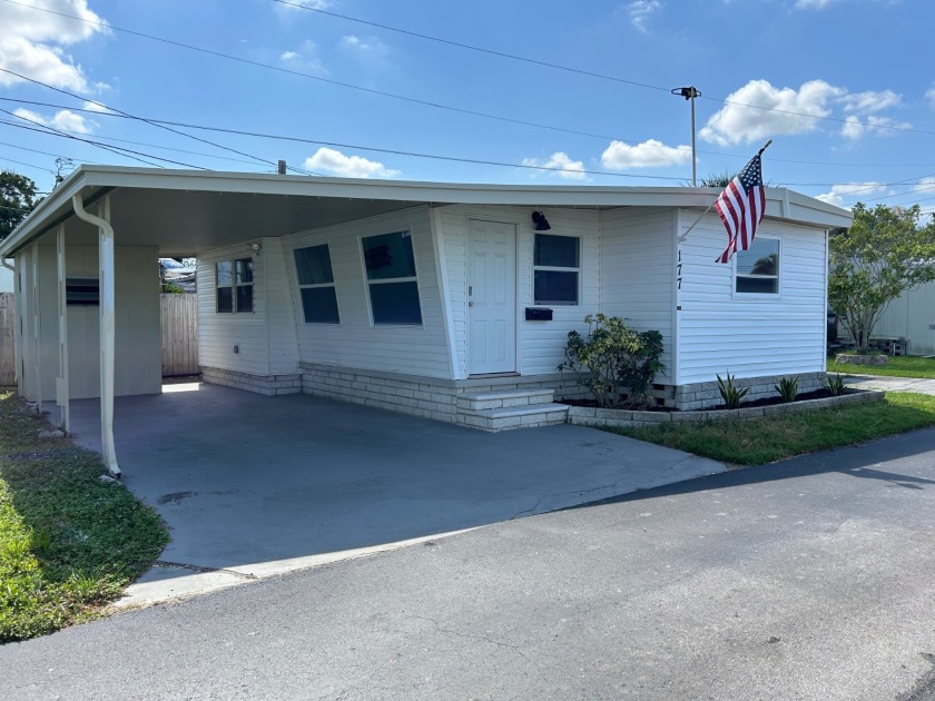 Move in ready - No hurricane damage, no water in the park! - Beach Home for sale in St. Petersburg, Florida on Beachhouse.com