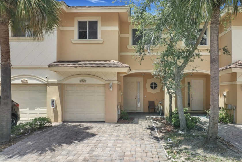 Welcome to 4471 Cotswold Hills Drive, a well maintained - Beach Townhome/Townhouse for sale in Lake Worth, Florida on Beachhouse.com