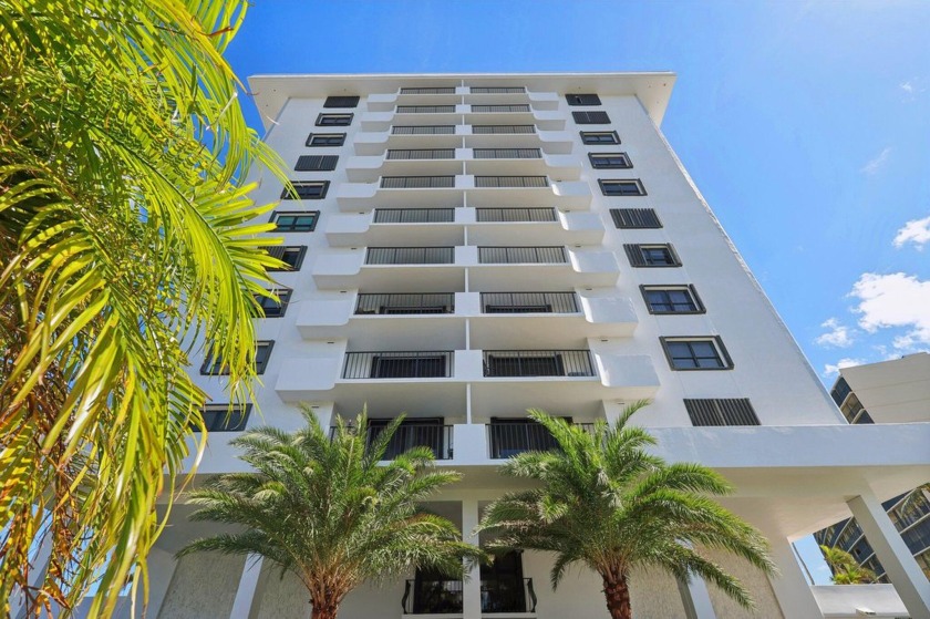 Luxurious Fully Updated Move-in Ready, Waterfront Condo in - Beach Condo for sale in North Palm Beach, Florida on Beachhouse.com