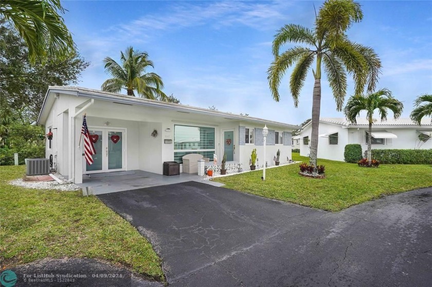 Impeccably renovated turn-key unit. **PRIDE OF OWNERSHIP** 2-bed - Beach Home for sale in Hollywood, Florida on Beachhouse.com