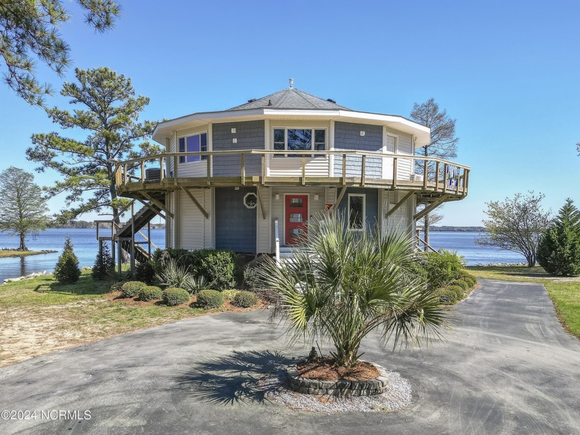 One word...UNIQUE! Lovingly known as The Round House, this - Beach Home for sale in New Bern, North Carolina on Beachhouse.com