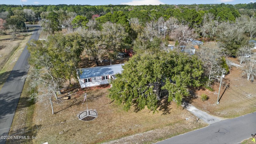 1 ACRE CORNER LOT in Fernandina Beach! Spacious 4 bedroom, 2 - Beach Home for sale in Fernandina Beach, Florida on Beachhouse.com