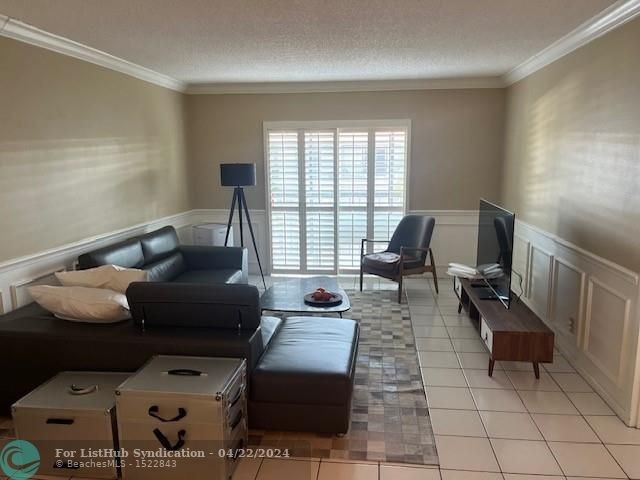 This Gated  2 bedroom 2 bath condo is ready to move into. Sit on - Beach Condo for sale in Fort Lauderdale, Florida on Beachhouse.com