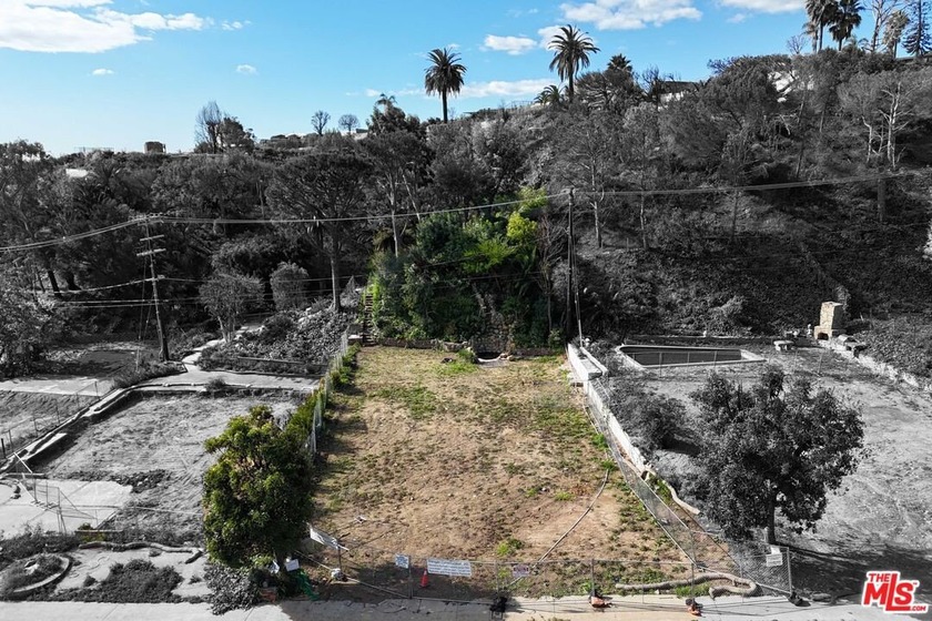 Set on a sizable 11,140-SF lot, this property presents an - Beach Lot for sale in Pacific Palisades, California on Beachhouse.com