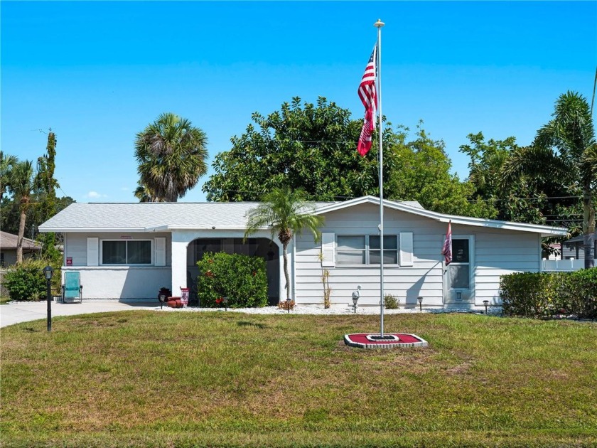 Welcome to this charming, TURNKEY furnished 3-bedroom - Beach Home for sale in Venice, Florida on Beachhouse.com