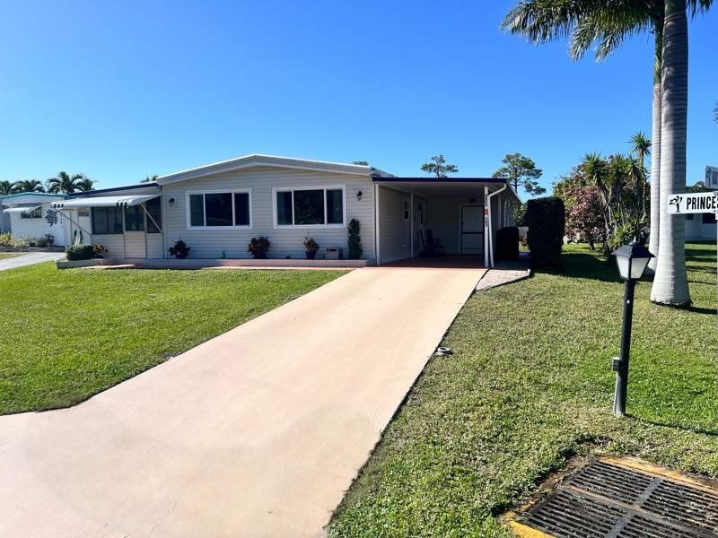 Excellent Deal for this beautifully 2 bedroom, 2 bathroom fully - Beach Home for sale in Boynton Beach, Florida on Beachhouse.com