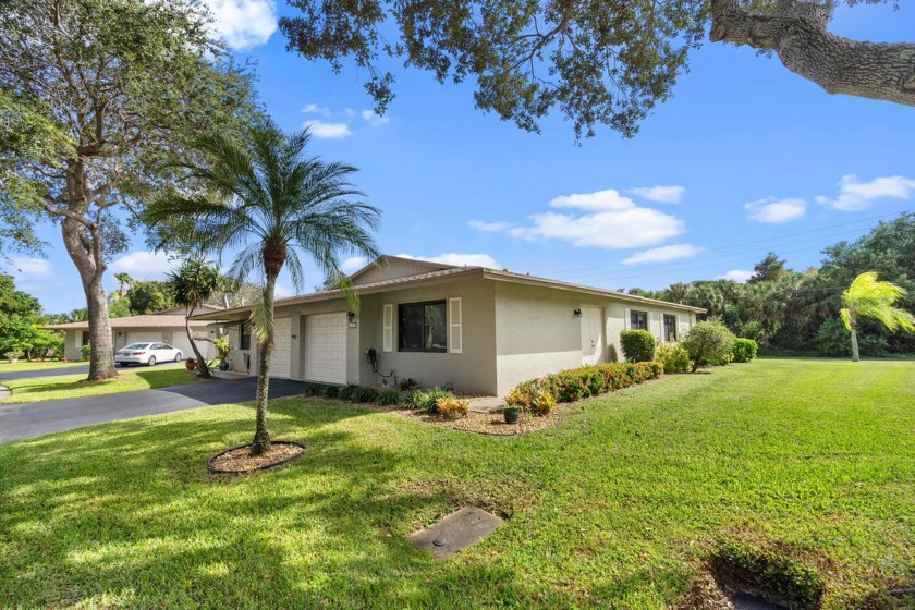 A must see lovely bright and airy 2/2 Villa located in the heart - Beach Home for sale in Boynton Beach, Florida on Beachhouse.com