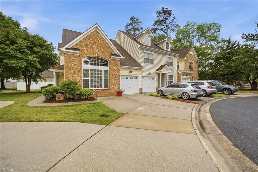 Amazing opportunity to own a beautiful, well-maintained, move-in - Beach Condo for sale in Virginia Beach, Virginia on Beachhouse.com