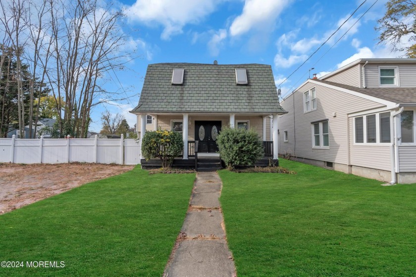 WOW!! Charming and Inviting! This renovated 2 family home - Beach Home for sale in Keansburg, New Jersey on Beachhouse.com