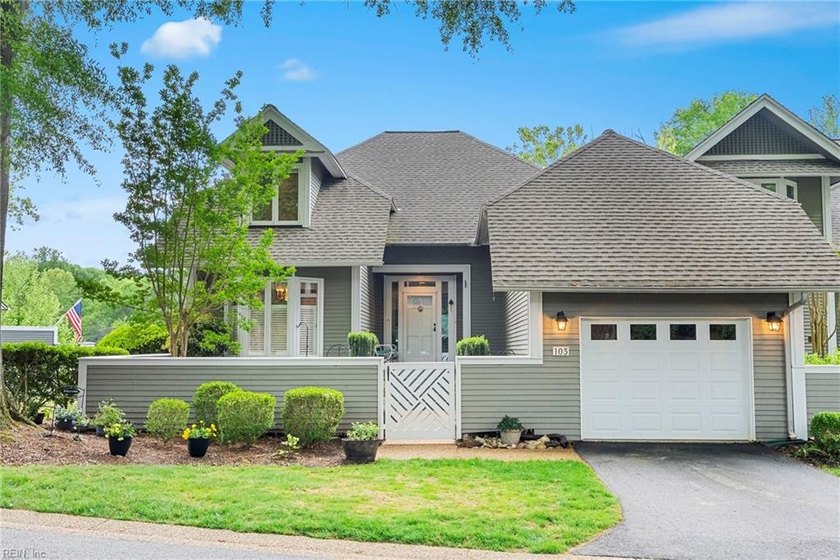 This end-unit in sought-after Moody's Run offers incredible golf - Beach Townhome/Townhouse for sale in Williamsburg, Virginia on Beachhouse.com