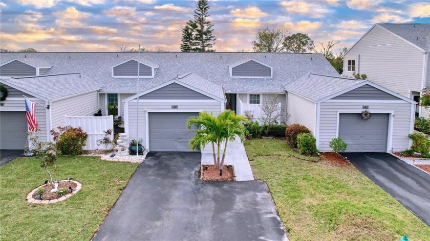 Spectacular Westlink villa with Golf Course Views! Discover the - Beach Home for sale in Seminole, Florida on Beachhouse.com